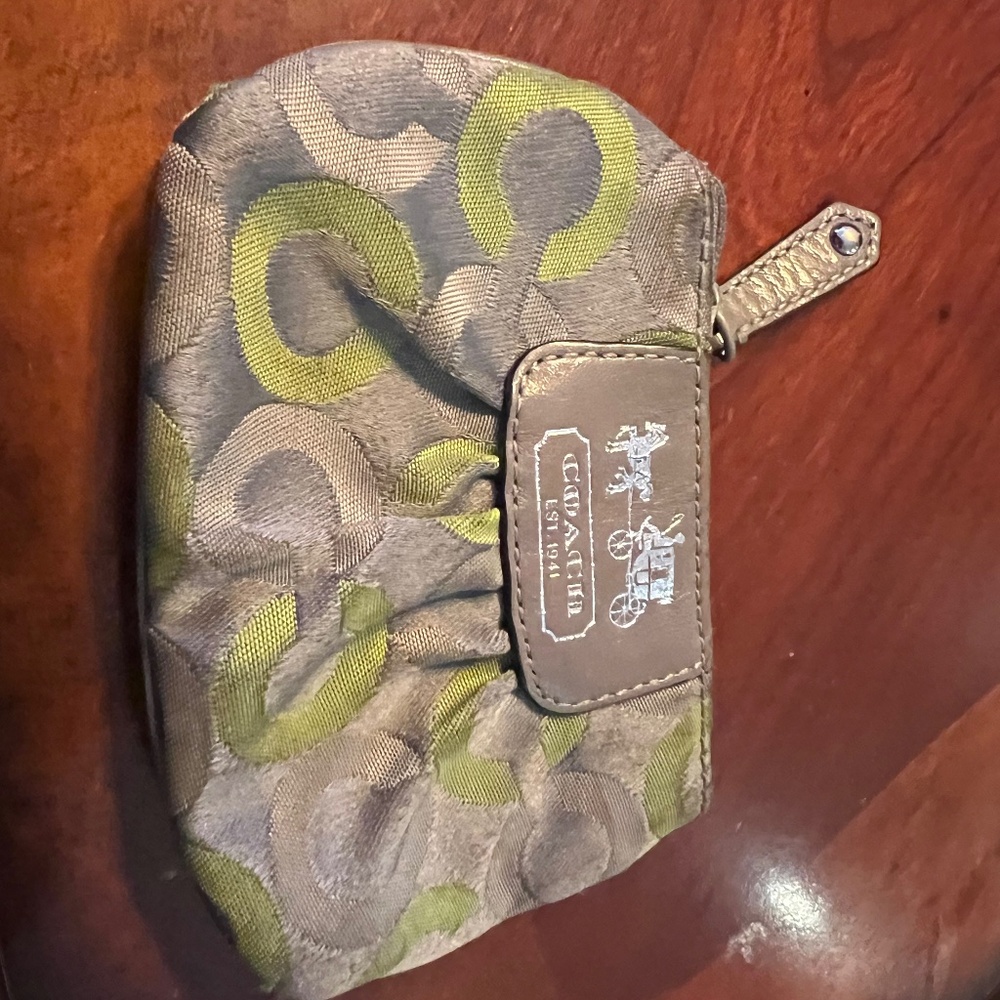 Coach wallet size small